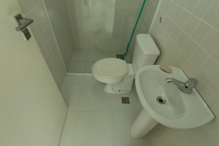 Casa de condomínio para alugar com 441m², 4 quartos e 4 vagasBanheiro de serviço