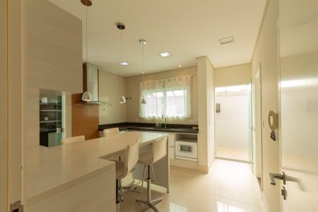 Casa de condomínio para alugar com 441m², 4 quartos e 4 vagasCozinha