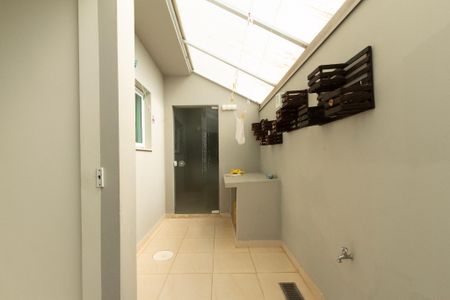 Casa de condomínio para alugar com 441m², 4 quartos e 4 vagasQuintal