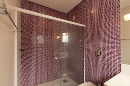 Casa de condomínio para alugar com 441m², 4 quartos e 4 vagasSuíte 3 - Banheiro