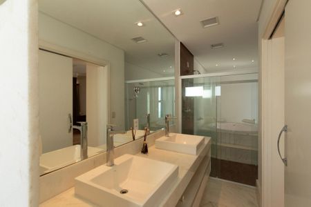 Casa de condomínio para alugar com 441m², 4 quartos e 4 vagasSuíte - Banheiro