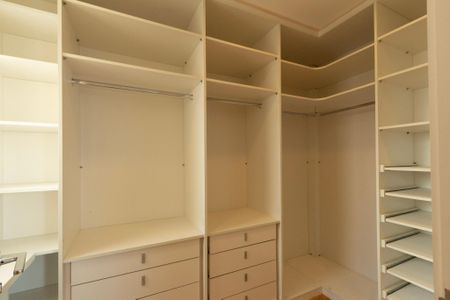 Casa de condomínio para alugar com 441m², 4 quartos e 4 vagasSuíte 3