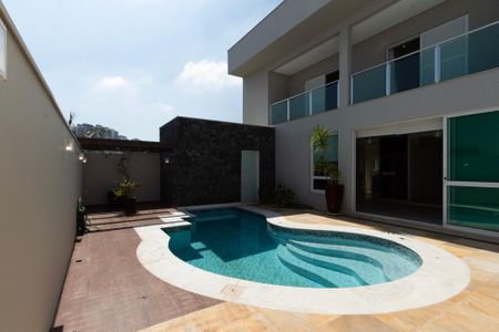 Casa de condomínio para alugar com 441m², 4 quartos e 4 vagasQuintal