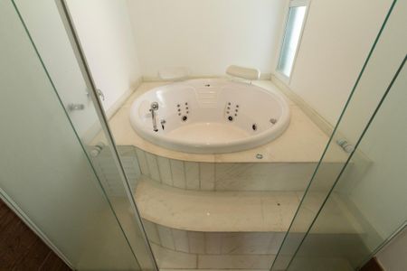 Casa de condomínio para alugar com 441m², 4 quartos e 4 vagasSuíte - Banheiro