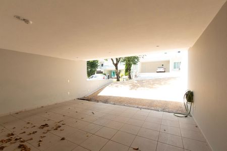 Casa de condomínio para alugar com 441m², 4 quartos e 4 vagasQuintal