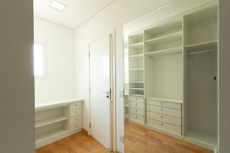 Casa de condomínio para alugar com 441m², 4 quartos e 4 vagasSuíte 4