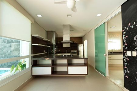 Casa de condomínio para alugar com 441m², 4 quartos e 4 vagasQuintal