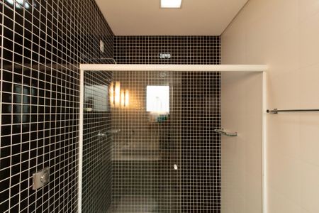 Casa de condomínio para alugar com 441m², 4 quartos e 4 vagasSuíte 2 - Banheiro