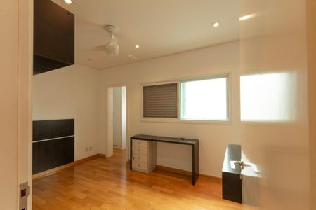 Casa de condomínio para alugar com 441m², 4 quartos e 4 vagasSuíte 2