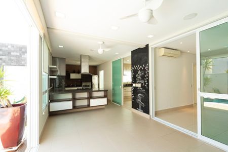 Casa de condomínio para alugar com 441m², 4 quartos e 4 vagasQuintal