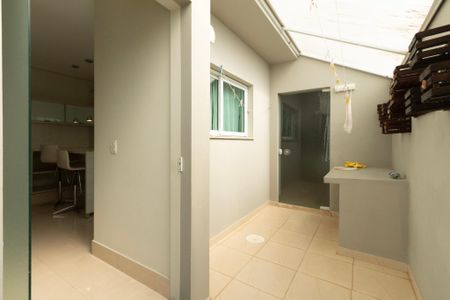 Casa de condomínio para alugar com 441m², 4 quartos e 4 vagasQuintal