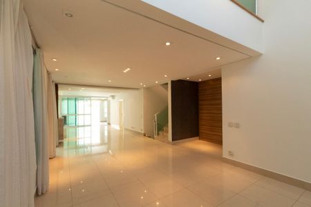 Casa de condomínio para alugar com 441m², 4 quartos e 4 vagasSala