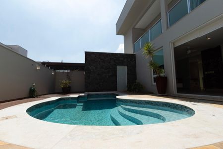 Casa de condomínio para alugar com 441m², 4 quartos e 4 vagasQuintal