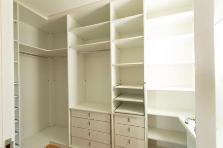 Casa de condomínio para alugar com 441m², 4 quartos e 4 vagasSuíte 4