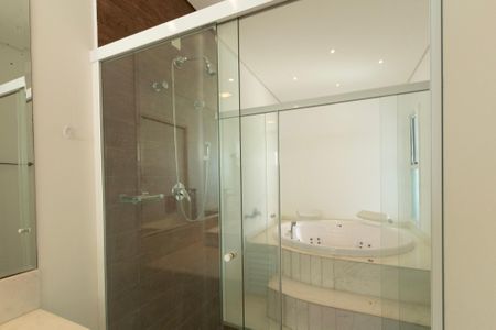 Casa de condomínio para alugar com 441m², 4 quartos e 4 vagasSuíte - Banheiro