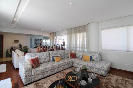 Apartamento à venda com 244m², 5 quartos e 4 vagasSala