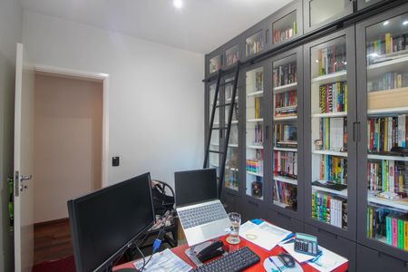 Apartamento à venda com 244m², 5 quartos e 4 vagasSuíte 2