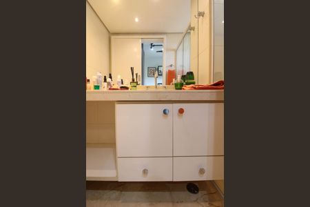 Apartamento à venda com 244m², 5 quartos e 4 vagasBanheiro Suíte 1