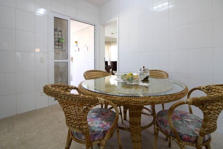 Apartamento à venda com 244m², 5 quartos e 4 vagasCopa 