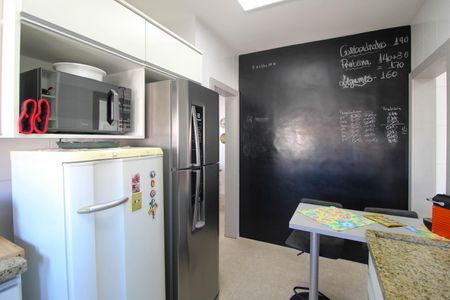 Apartamento à venda com 244m², 5 quartos e 4 vagasCozinha 