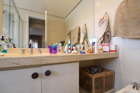 Apartamento à venda com 244m², 5 quartos e 4 vagasBanheiro Suíte 4