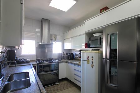 Apartamento à venda com 244m², 5 quartos e 4 vagasCozinha 