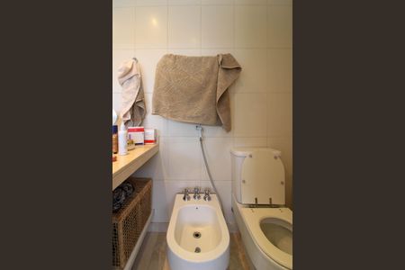 Apartamento à venda com 244m², 5 quartos e 4 vagasBanheiro Suíte 4