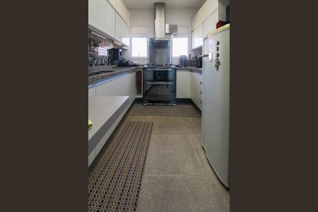 Apartamento à venda com 244m², 5 quartos e 4 vagasCozinha 