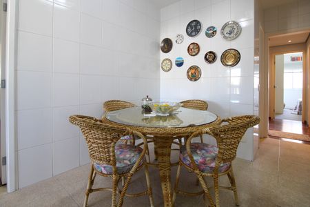 Apartamento à venda com 244m², 5 quartos e 4 vagasCopa 