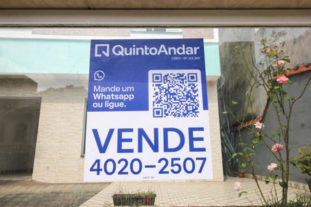 Casa à venda com 193m², 4 quartos e 3 vagasPlaca instalada em 22/04/2026 com o código UKLP-107
