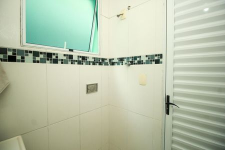 Casa à venda com 193m², 4 quartos e 3 vagasBanheiro 2