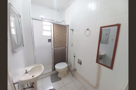Banheiro de apartamento para alugar com 1 quarto, 50m² em Itararé, São Vicente