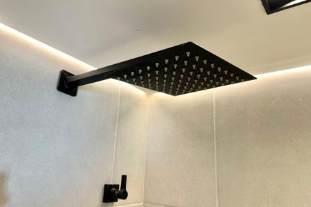 Studio para alugar com 29m², 1 quarto e 1 vaga Studio para alugar com 29m², 1 quarto e 1 vagaBanheiro