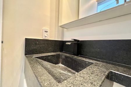 Studio para alugar com 29m², 1 quarto e 1 vaga Studio para alugar com 29m², 1 quarto e 1 vagaBanheiro