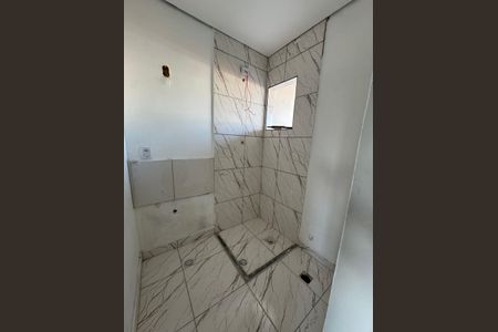 Banheiro de kitnet/studio para alugar com 1 quarto, 25m² em Rochdale, Osasco