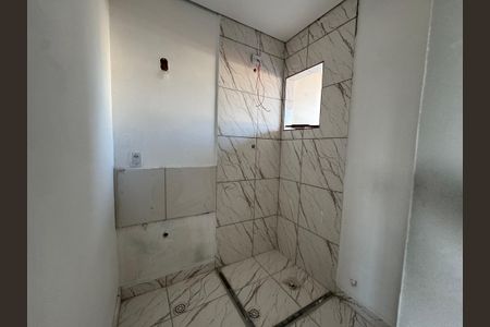 Banheiro de kitnet/studio para alugar com 1 quarto, 25m² em Rochdale, Osasco