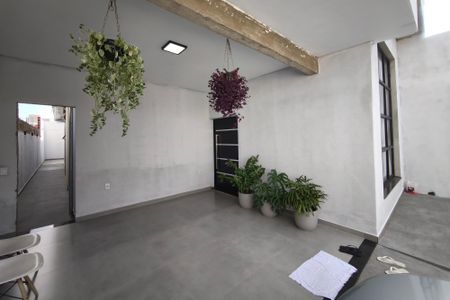 Casa à venda com 231m², 2 quartos e 2 vagasQuintal - Garagem