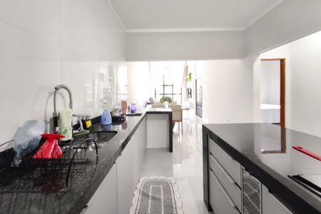 Casa à venda com 231m², 2 quartos e 2 vagasCozinha