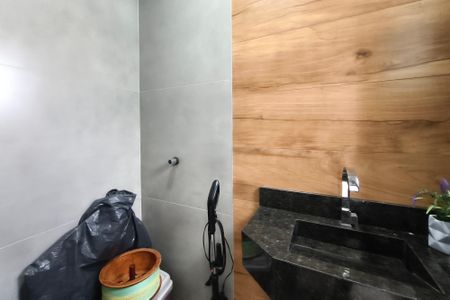 Casa à venda com 231m², 2 quartos e 2 vagasLavabo