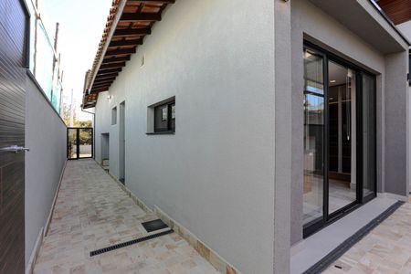Casa de condomínio para alugar com 275m², 3 quartos e 2 vagasCorredor de Serviço