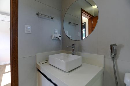 Casa de condomínio para alugar com 275m², 3 quartos e 2 vagasBanheiro - Quarto 3 - Suíte