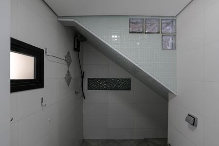 Casa de condomínio para alugar com 275m², 3 quartos e 2 vagasBanheiro de Serviço