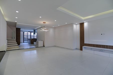 Sala de casa de condomínio para alugar com 3 quartos, 275m² em Botujuru, Mogi das Cruzes