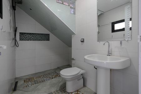 Casa de condomínio para alugar com 275m², 3 quartos e 2 vagasBanheiro de Serviço