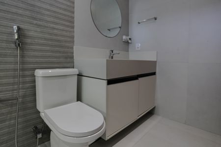 Casa de condomínio para alugar com 275m², 3 quartos e 2 vagasBanheiro - Quarto 2 - Suíte