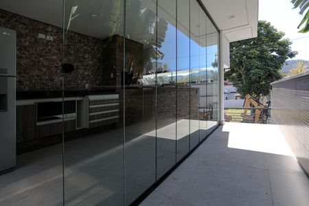 Casa de condomínio para alugar com 275m², 3 quartos e 2 vagasChurrasqueira