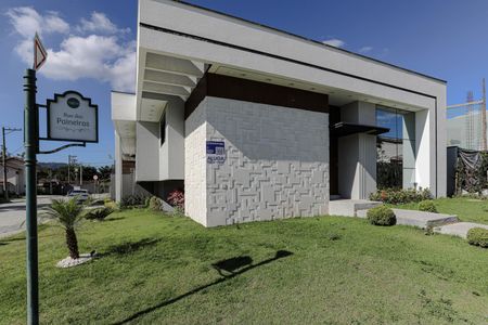 Casa de condomínio para alugar com 275m², 3 quartos e 2 vagasFachada