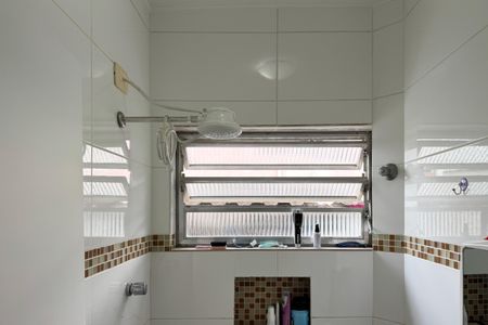 Casa à venda com 300m², 4 quartos e 3 vagasBanheiro Social - Edícula 
