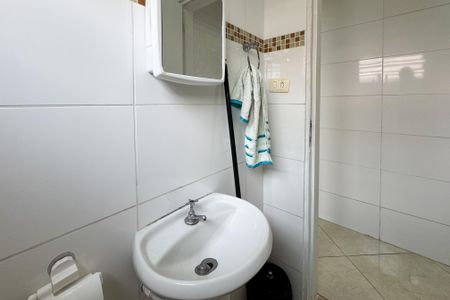 Casa à venda com 300m², 4 quartos e 3 vagasBanheiro Social - Edícula 