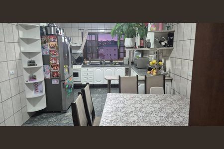 Casa à venda com 206m², 3 quartos e 2 vagasCozinha